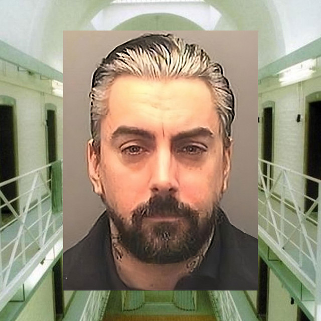 کاور آهنگ Cry Me a River از L'Amour La Morgue