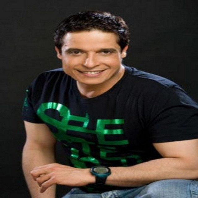 کاور آهنگ احلي حكاية از Amer Mounib