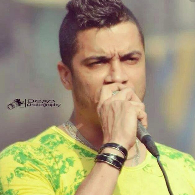 کاور آهنگ اسمك ايه از Hassan Shakosh