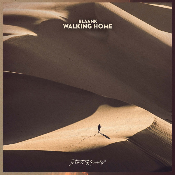 کاور آهنگ Walking Home از blaank