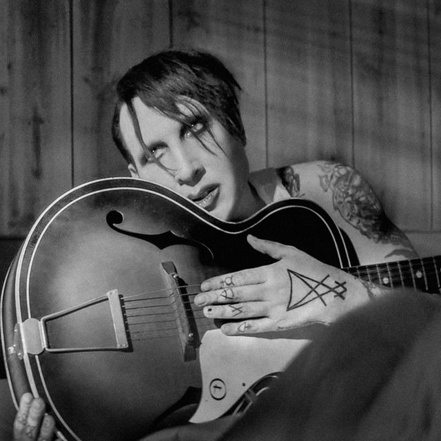 کاور آهنگ God's Gonna Cut You Down از Marilyn Manson