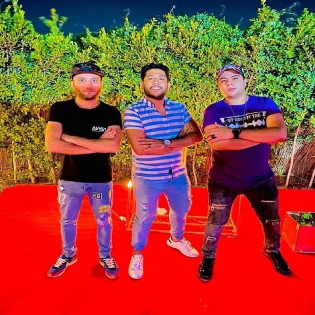 کاور آهنگ خد متخافشي از El Dakhlowya