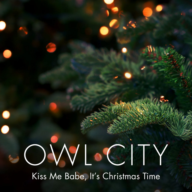 کاور آهنگ Kiss Me Babe, It's Christmas Time از Owl City