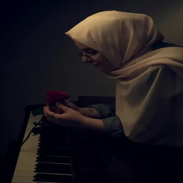 کاور آهنگ كل العالم از Ghaliaa