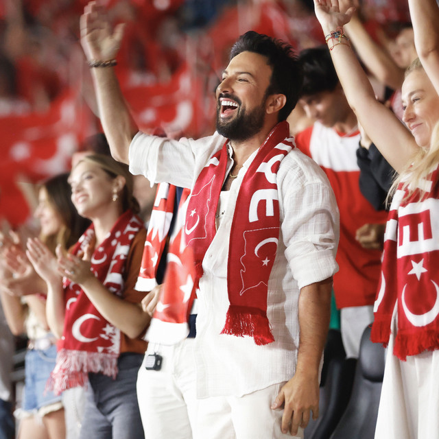 کاور آهنگ Hep Birlikte Milli Takım از Tarkan