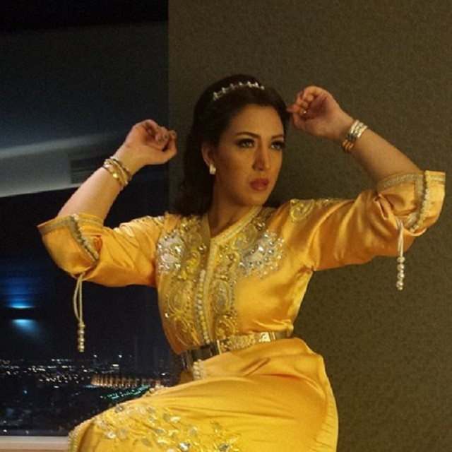 کاور آهنگ Gharib Bayna Ahleh از Asma Lmnawar