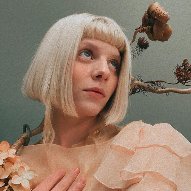 کاور آلبوم The Woman I Am (Acoustic) از AURORA