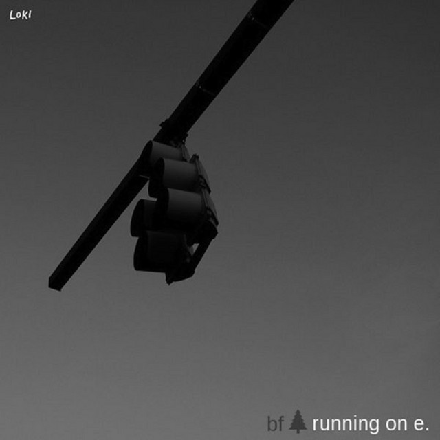 کاور آهنگ Running on E از Brent Faiyaz