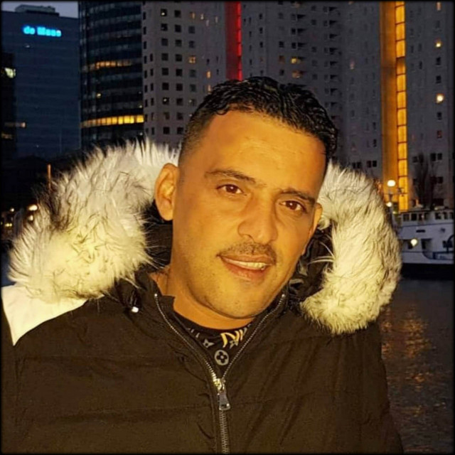کاور آهنگ Tefahek Ha Khdidja از Cheb Adjel