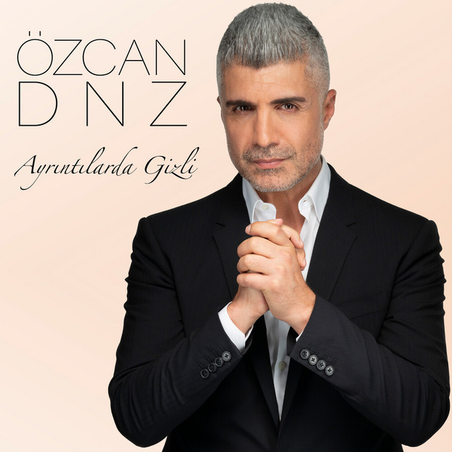 کاور آهنگ Ayrıntılarda Gizli از Ozcan Deniz