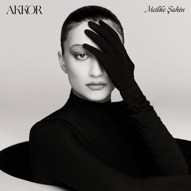 کاور آلبوم AKKOR از Melike Sahin