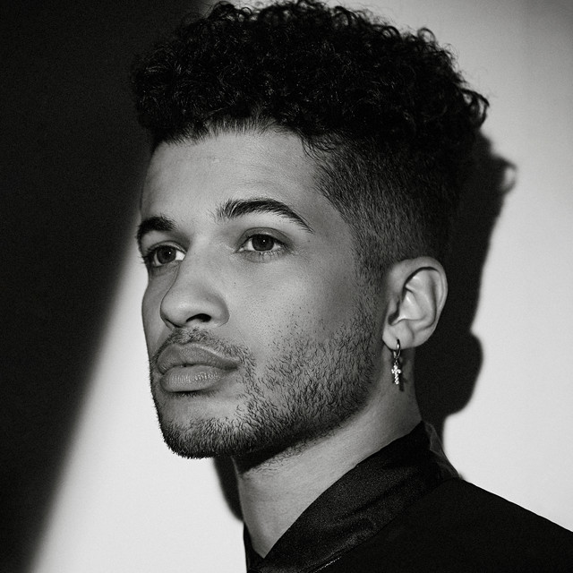 کاور آهنگ Walking on the Ceiling از Jordan Fisher