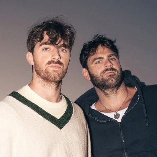 کاور آلبوم Collage EP از The Chainsmokers