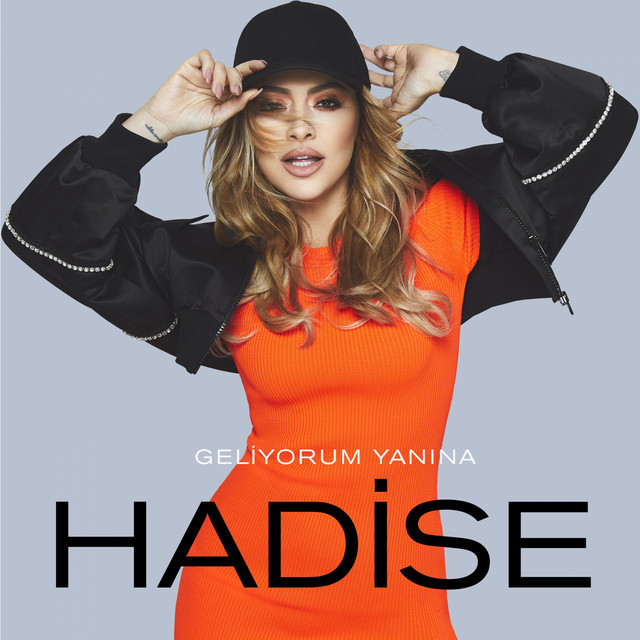 کاور آهنگ Geliyorum Yanina از Hadise