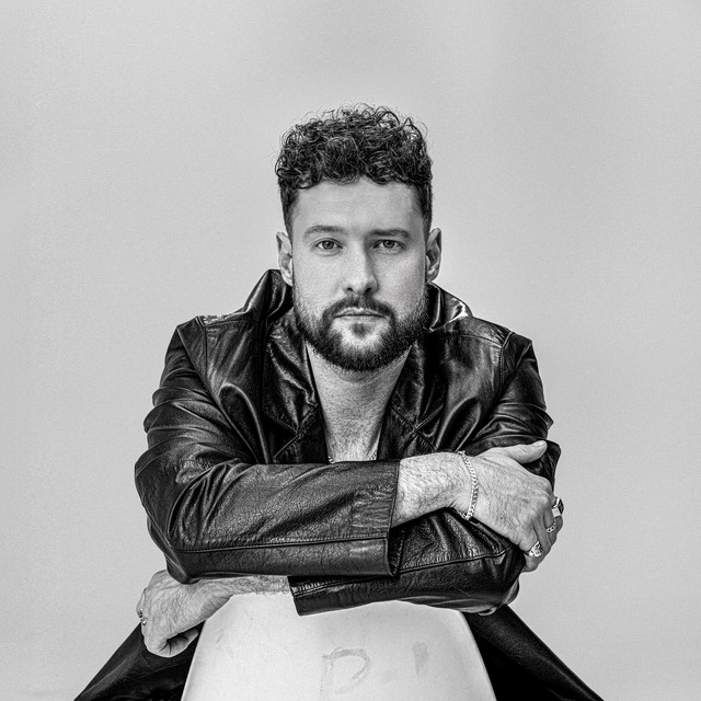 کاور آهنگ My World از Calum Scott