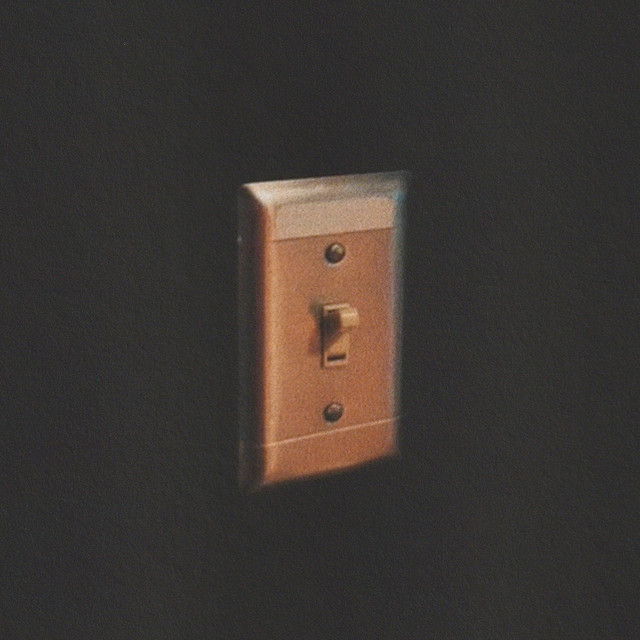 کاور آهنگ Light Switch - Instrumental از Charlie Puth