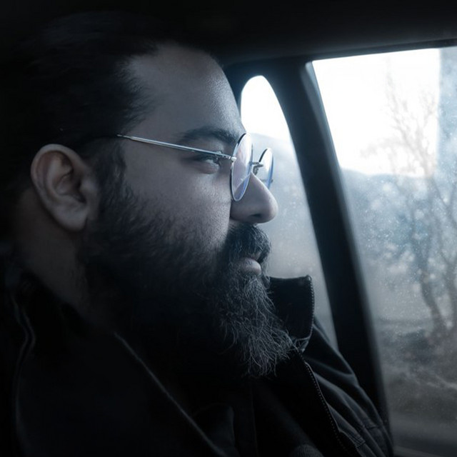 کاور آهنگ خندهٔ مجازی از رضا صادقی