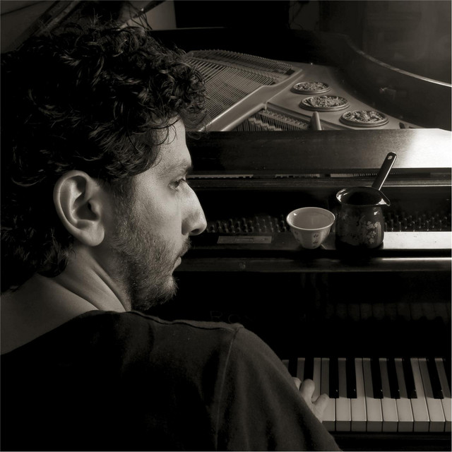 کاور آهنگ East از Faraj Suleiman
