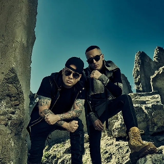 کاور آهنگ Pirueta (with Arcangel, Chencho Corleone, feat. Wisin & Yandel, Myke Towers) از Myke Towers, Chencho Corleone, Arcangel, Dimelo Flow, Wisin & Yandel