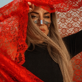 کاور آهنگ شور و شعف از نیکیتا