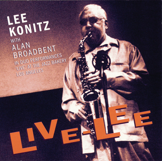 کاور آهنگ Keepin' The News - live at the Jazz Bakery از Lee Konitz