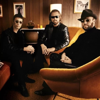 کاور آهنگ Come On Over از Bee Gees