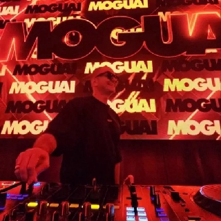 کاور آهنگ Freaks - Radio Freaks از MOGUAI