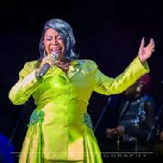 کاور آهنگ Isn't It A Shame - Live از Patti LaBelle