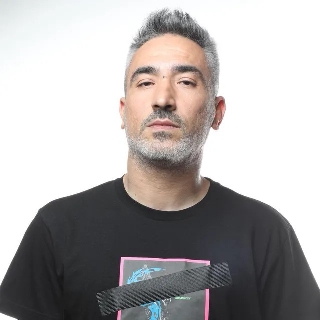 کاور آهنگ Sertlik Kanında Var Hayatın از Sagopa Kajmer