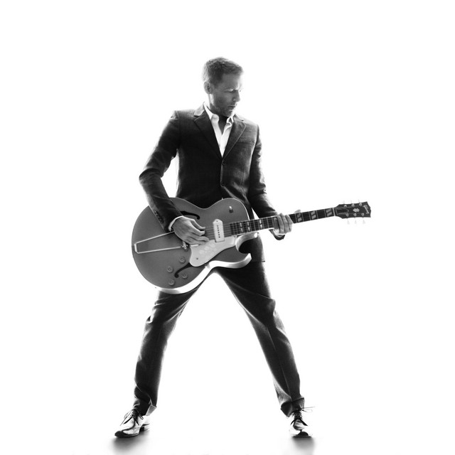 کاور آهنگ Walk On By از Bryan Adams