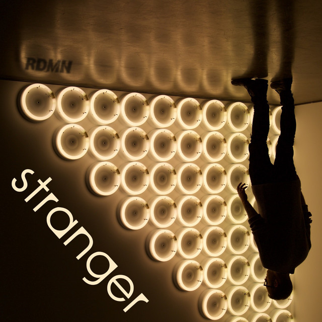 کاور آهنگ Stranger Beats از Thomas Radman