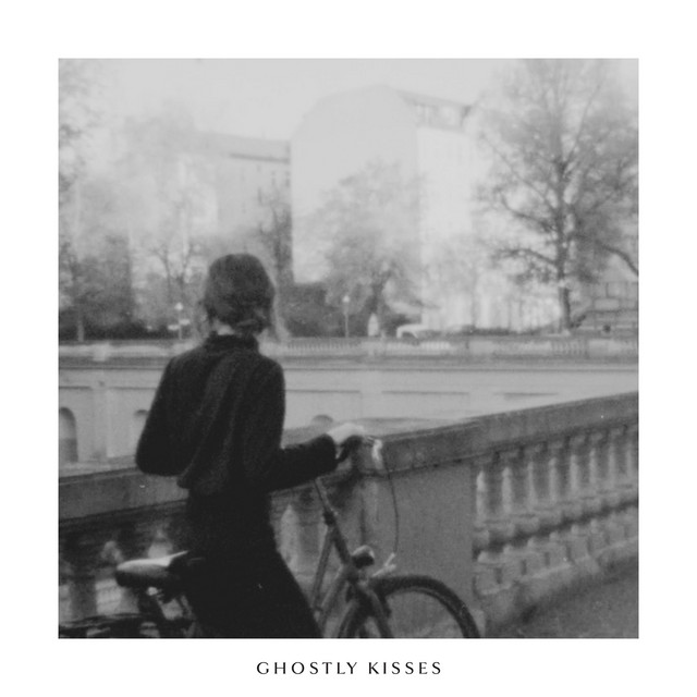 کاور آهنگ The City Holds My Heart (Acoustic) از Ghostly Kisses