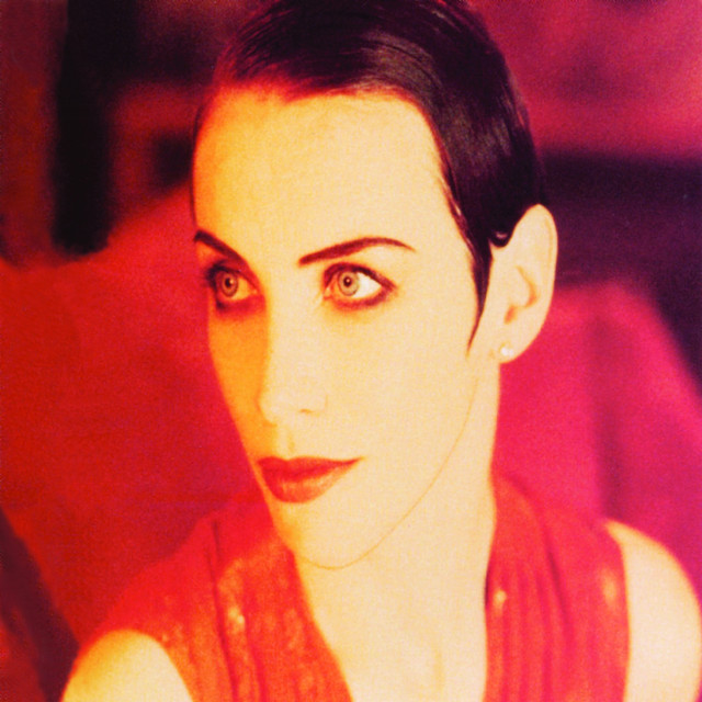 کاور آهنگ Little Bird - C3 Answers از Annie Lennox