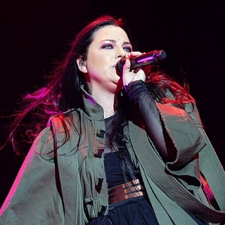 کاور آهنگ Lacrymosa - Live از Evanescence