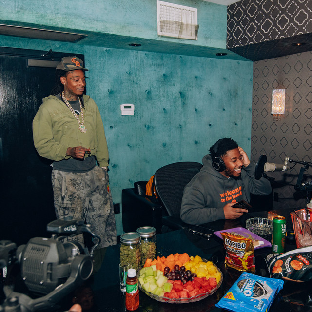 کاور آهنگ I Might Be (feat. Michael Prince) از Wiz Khalifa, Michael Prince, LaRussell, Mike G Beatz