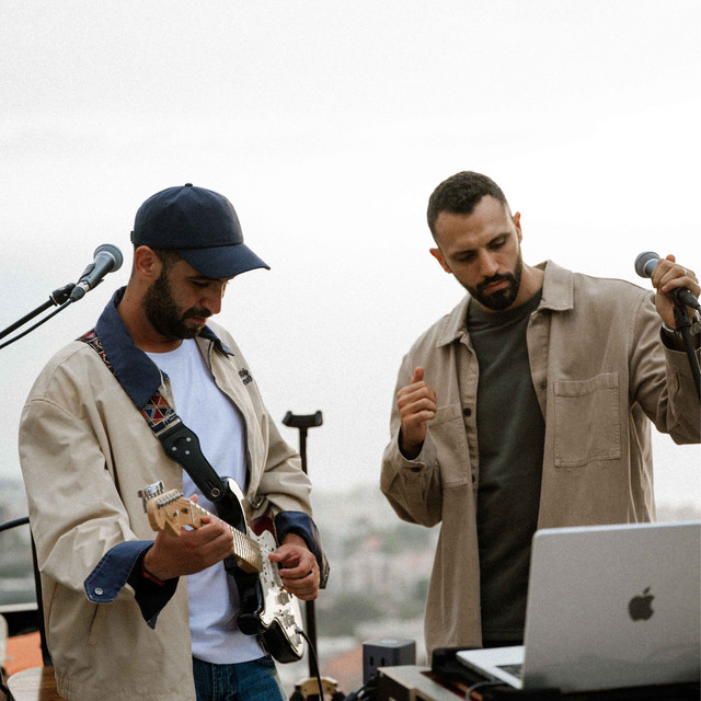 کاور آهنگ Ba7aar از Zap Tharwat, Mallakh