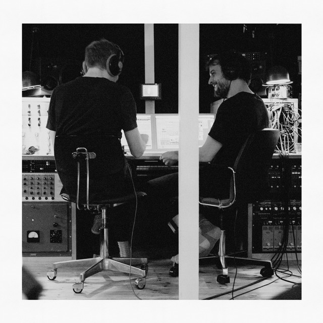 کاور آهنگ 00:26 از Olafur Arnalds, Nils Frahm