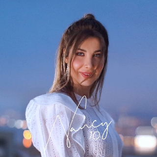 کاور آهنگ Betfakar Fi Eih / Ma Tegi Hena / El Donia Helwa - Live Concert از Nancy Ajram