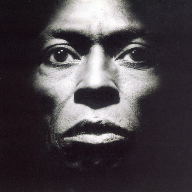 کاور آهنگ The Maze - Live from Nice Festival, France, July 1986 از Miles Davis