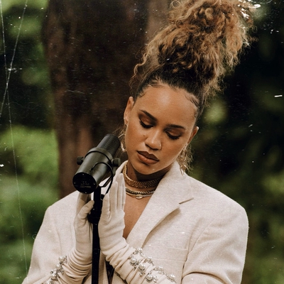 کاور آهنگ Woman Now از Amanda Reifer