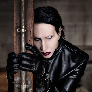 کاور آهنگ Lunchbox - Brown Bag Remix از Marilyn Manson
