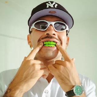 کاور آهنگ +57 از Maluma, J Balvin, Ovy On The Drums, KAROL G, Ryan Castro, Feid, Blessd, DFZM