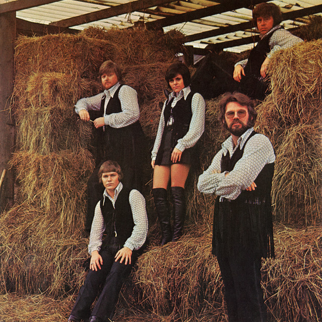 کاور آهنگ Momma's Waiting از Kenny Rogers, The First Edition