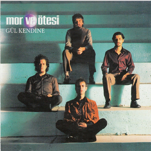 کاور آهنگ Bir از mor ve otesi