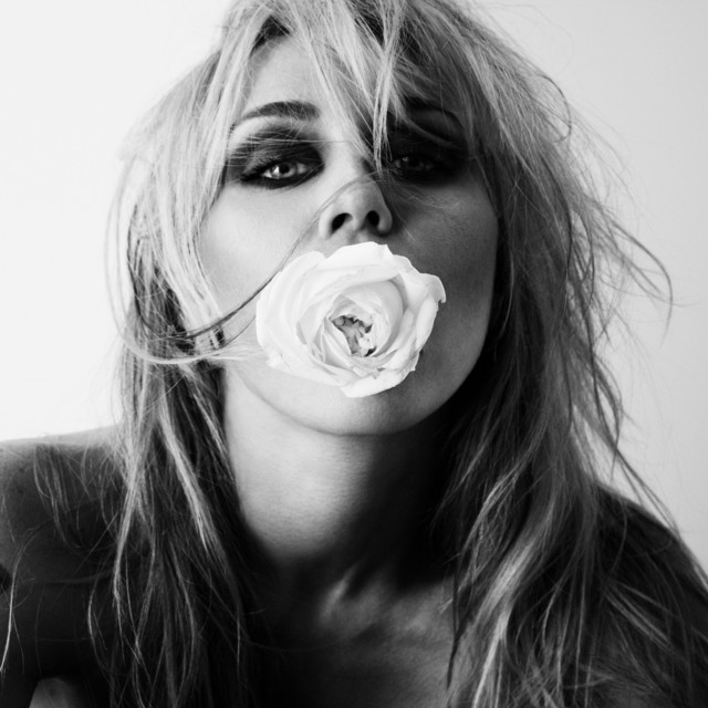 کاور آهنگ Aftermath از Miley Cyrus